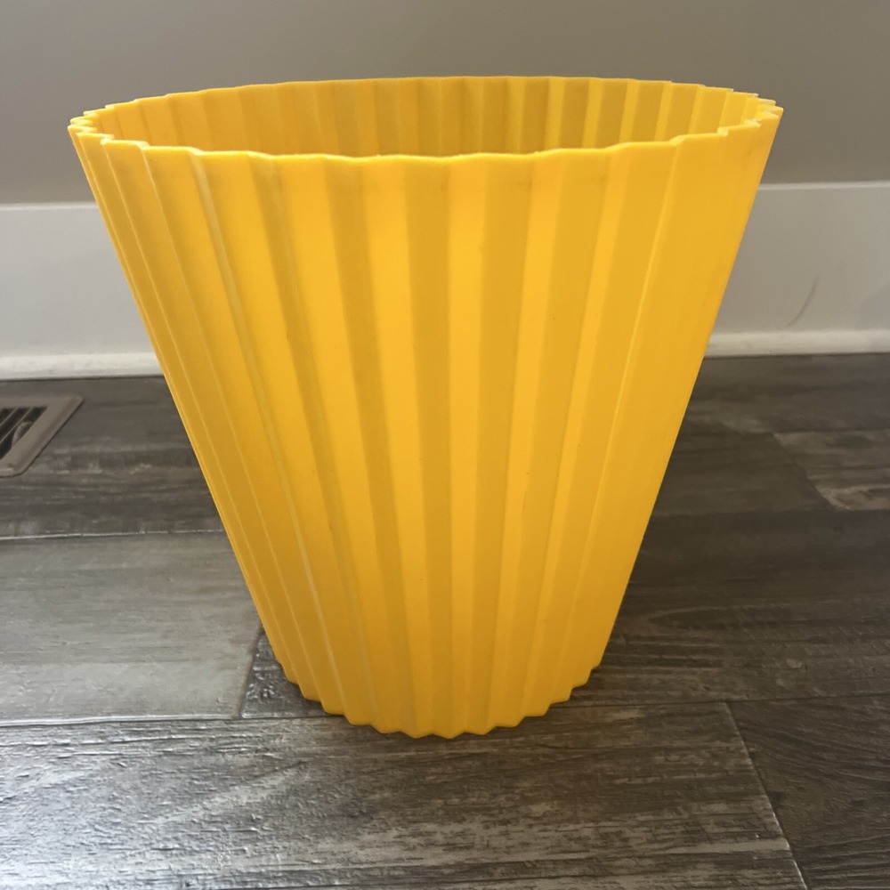 Vtg 1960s Fesco Plastic Waste Paper Basket #4836 Rare MCM Yellow